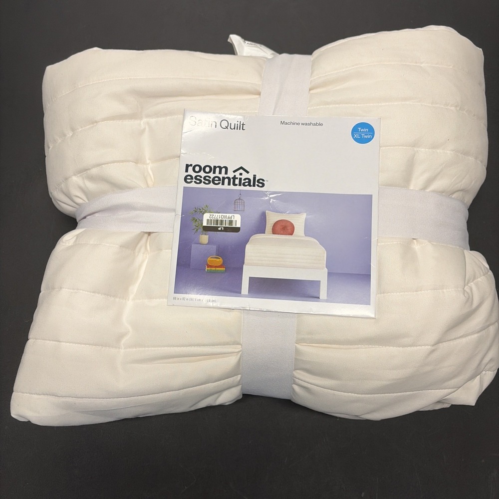 Satin Quilt - Room Essentials Twin/Twin Extra Long Ivory Brand New